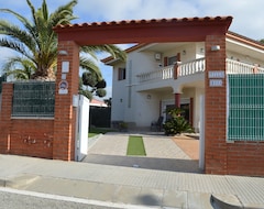 Toàn bộ căn nhà/căn hộ Large House With Pool, Barbecue, Garden, Wifi At 1500 Meters Of Sandy Beach (Cubellas, Tây Ban Nha)