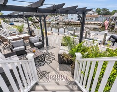 Toàn bộ căn nhà/căn hộ Lagoonfront Villa With Hotub And Dock! 15 Min Away From Lbi (Lacey, Hoa Kỳ)