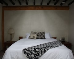 Cijela kuća/apartman New! Charming Historic Adobe Home “casa Mijas” (Los Ranchos de Albuquerque, Sjedinjene Američke Države)