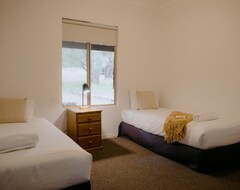 Khách sạn Yallingup Forest Resort (Yallingup, Úc)