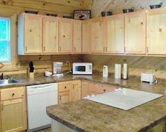 Cijela kuća/apartman The Bears Den , Secluded, Upscale Cabin, 3 Br, 2 Ba (Oneida, Sjedinjene Američke Države)