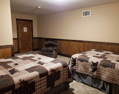 Entire House / Apartment Lost Branch Lodge - Relaxation in a quiet, country setting (Brashear, USA)