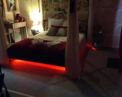 Hotelli Chambre VENUS avec Jacuzzi privatif (Vichy, Ranska)
