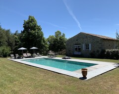 Toàn bộ căn nhà/căn hộ Restored Ardèche Farm With Heated Pool (Boffres, Pháp)