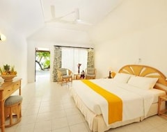 Hotel Villa Holiday Island (South Ari Atoll, Maldives)