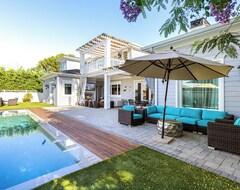 Toàn bộ căn nhà/căn hộ Luxurious And Modern Cape Cod Smart Villa In The Valley (Tarzana, Hoa Kỳ)