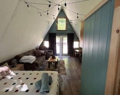 Entire House / Apartment Cabin #1 Bela - Custom Built Aframe - Kid And Pet Friendly (Webster Springs, USA)