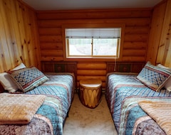 Toàn bộ căn nhà/căn hộ Enjoy The Privacy Of A Lost Creek Cabin - Book For Your Fall Retreat Today! (Moose, Hoa Kỳ)