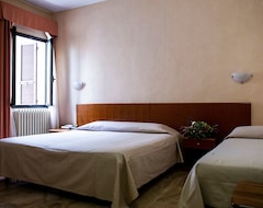 Hotel Astor (Piacenza, Italy)