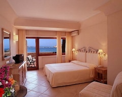 Hotel Cala Lunga (La Maddalena, İtalya)