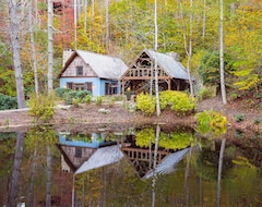 Toàn bộ căn nhà/căn hộ Perfect Fall Getaway At This Immaculate Bear Lake Villa (Cullowhee, Hoa Kỳ)