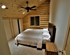 Toàn bộ căn nhà/căn hộ Leigh Creek Log Home With Hot Tub, Great Deck, Access to Yellowstone and Teton (Tetonia, Hoa Kỳ)