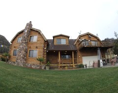 Entire House / Apartment Luxury Log Home Resort On 22 Acres, Surrounded By Its Own Mountains! (Lebec, USA)