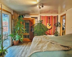 Entire House / Apartment Creative Retreat With Sauna - Jungle Farm House (Cottage Grove, USA)