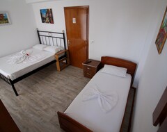 Cakalli Hotel (Saranda, Arnavutluk)