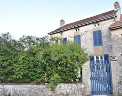 Koko talo/asunto Aito, kunnostettu talo on oma lämmitetty uima-allas (Vallières, Ranska)