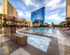 Hotel MGM Signature 2BR 2BA Lige på Las Vegas Strip m / Udsigt, Balkon, Pool & Hot Tub (Las Vegas, USA)