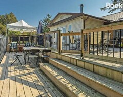 Toàn bộ căn nhà/căn hộ Cottage Farm House With Swimming Pool (London, Canada)