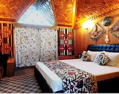 Hotel New Jacquline Heritage Houseboats (Srinagar, India)