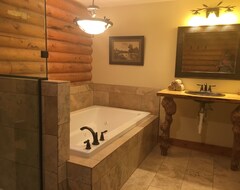 Entire House / Apartment Peaceful & Beautiful Idaho Log Lodge W/ Activities (Idaho Falls, USA)