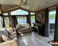Entire House / Apartment 2 Bedroom Private Waterfront Getaway (Richibucto Village, Canada)