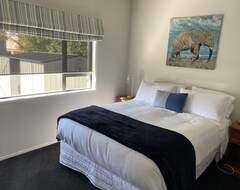 Entire House / Apartment Westshore Beach Cottage, 1 Bedroom, Long Term Stays Welcome (Napier, New Zealand)
