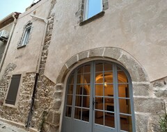 Toàn bộ căn nhà/căn hộ Magnifique Appartement Pour 4 Personnes Dans Une Maison De Village Du 18ème (Saint-Saturnin-de-Lucian, Pháp)