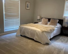 Casa/apartamento entero Cozy & Spacious 4 Bed Home With Indoor Fire Place (Madison, EE. UU.)