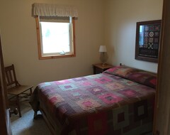 Entire House / Apartment Lake Miltona, Mn Weekly Rental Cabin Is Located Right On The Beach. (Miltona, USA)