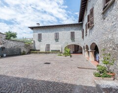 Khách sạn Two Steps From Lake Garda (Salo, Ý)