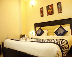 Khách sạn OYO Premium Near Parrmarth Niketan Ganga Ghat (Rishikesh, Ấn Độ)