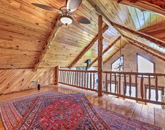 Hele huset/lejligheden New! Berryville Cabin W/ Wraparound Deck + 7 Acres (Berryville, USA)