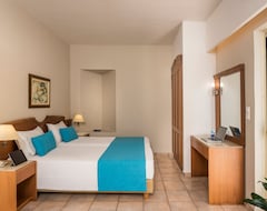 Hotel Elotis Suites (Agia Marina, Greece)