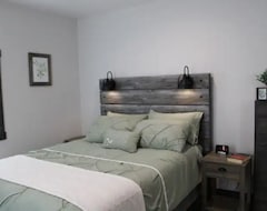 Entire House / Apartment Prairieview Cottage Retreat - 2 Bedrooms - Sleeps 8 (Sullivan, USA)
