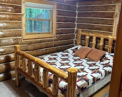 Toàn bộ căn nhà/căn hộ Beautiful Log Cabin On Trillium Lake With Sauna & Pontoon Included! Reduced Rate (Hackensack, Hoa Kỳ)