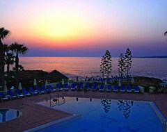 فندق تشينثيانا بيتش هوتل (تالا, قبرص)
