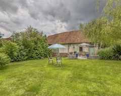 Toàn bộ căn nhà/căn hộ Cottage In Saint-clair-sur-lelle With Garden And Barbecue (Saint-Clair-sur-l'Elle, Pháp)