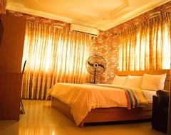 Khách sạn Crestview  & Suites (Lagos, Nigeria)