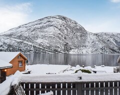 Toàn bộ căn nhà/căn hộ 3 Bedroom Accommodation In Eikefjord (Flora, Na Uy)