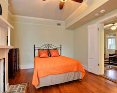 Koko talo/asunto Sleeps 12, 4 Beds, 5 Baths, Historic, Walk Everywhere (Savannah, Amerikan Yhdysvallat)