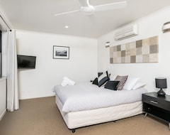 Hotel 2/8 Lawson Street, Byron Bay - Absolute Solace (Byron Bay, Australia)
