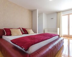 Entire House / Apartment 5 Bedroom Accommodation In Glavina Donja (Proložac, Croatia)