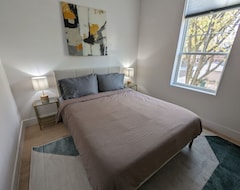 Entire House / Apartment Modern Luxury In Downtown Cbus - Close To Franklin Park And The East Market (Columbus, USA)