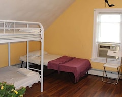 Providence Hostel & Guest House (Providence, ABD)