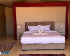 Khách sạn Luxury Bedouin Camp (Wadi Rum, Jordan)