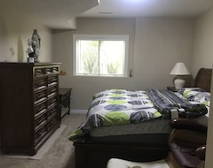 Entire House / Apartment Spacious And Clean House Near Airport, Theater And Shopping Center (Rochester, USA)