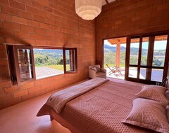 Cijela kuća/apartman House With Fireplace In Front Of The Dam (Vargem, Brazil)