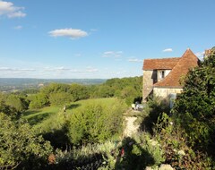 Toàn bộ căn nhà/căn hộ Writer'S Retreat, Tranquil Stone Farmhouse, Views, Ancient Barns, Rose Garden (Loubressac, Pháp)