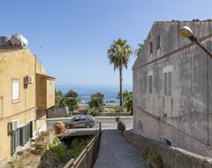 Tüm Ev/Apart Daire Holiday Apartment Casa Marina With Sea View & Wi-fi (Caronia, İtalya)