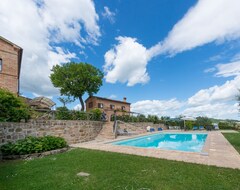 Toàn bộ căn nhà/căn hộ Gorgeouse Villa With Magnificent View (Sant'Angelo in Pontano, Ý)